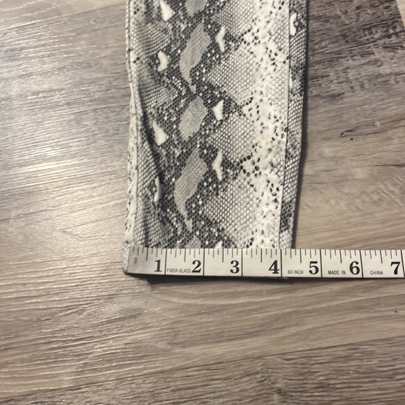 NWOT Cello Animal Print Jeans - Picture 12 of 12